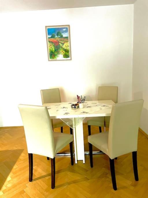 Apartman 2,5 Izbovy V Ruzinove S Parkovanim Zdarma